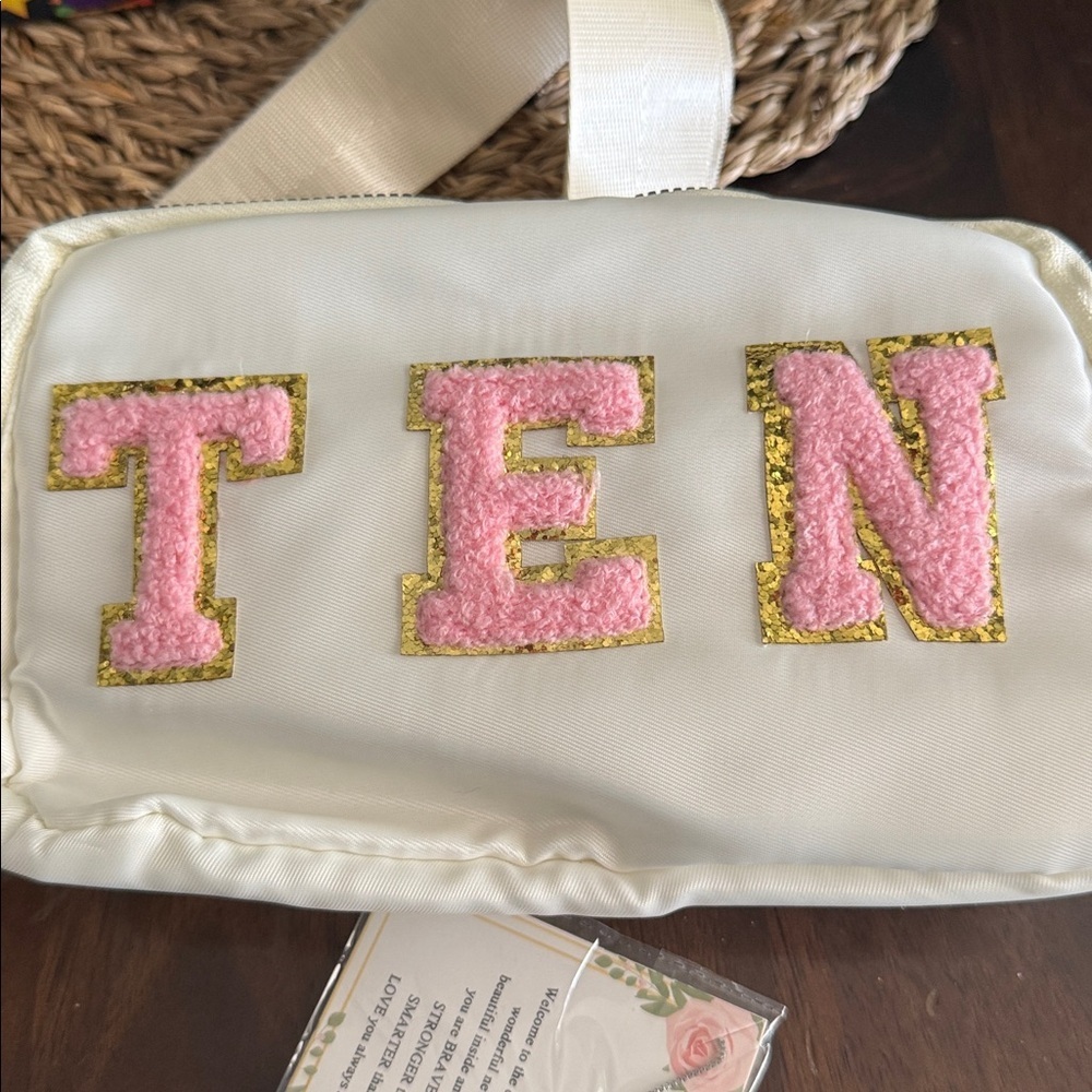 10th Birthday Party Gift Set - Pink 'TEN' Cosmetic Bag & Accessories - Picture 4 of 6